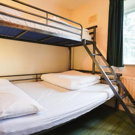 Yha Hostel *