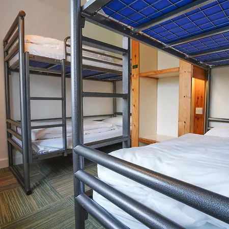 Yha Hostel *